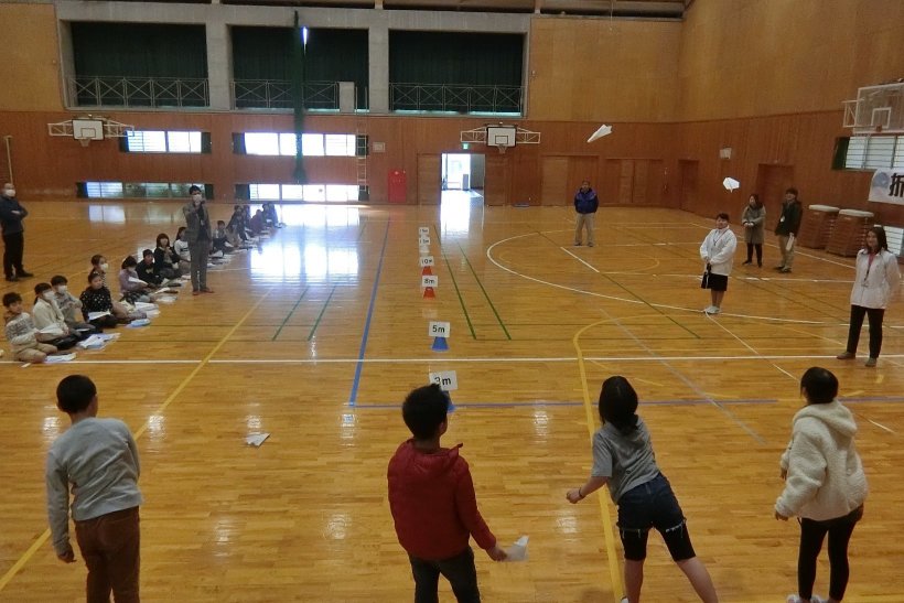 紙ヒコーキ　画像