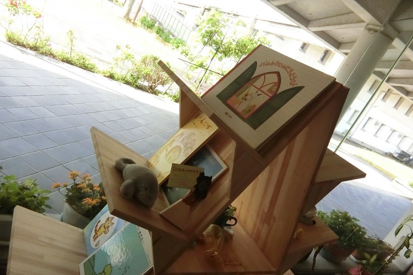 絵本棚　写真