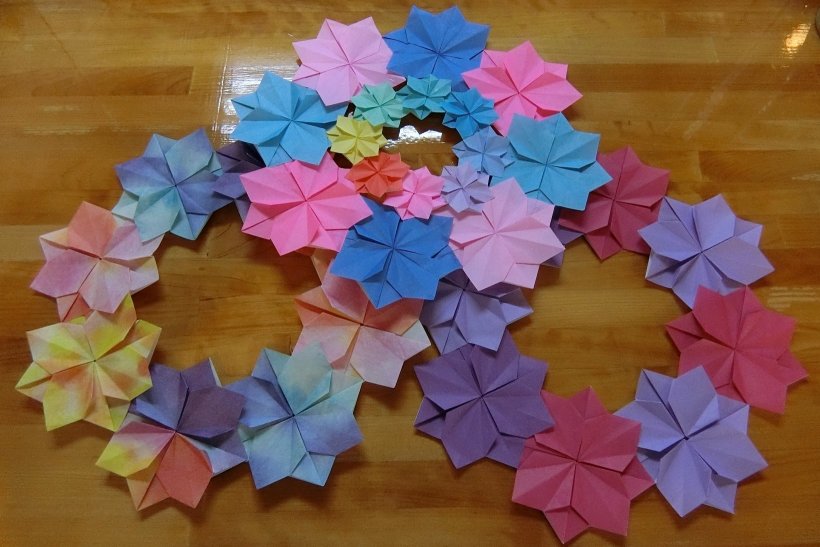 折り紙で折った紫陽花のリース