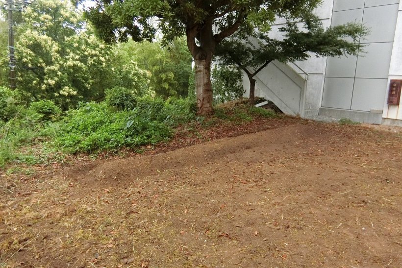 たがやした畑の写真