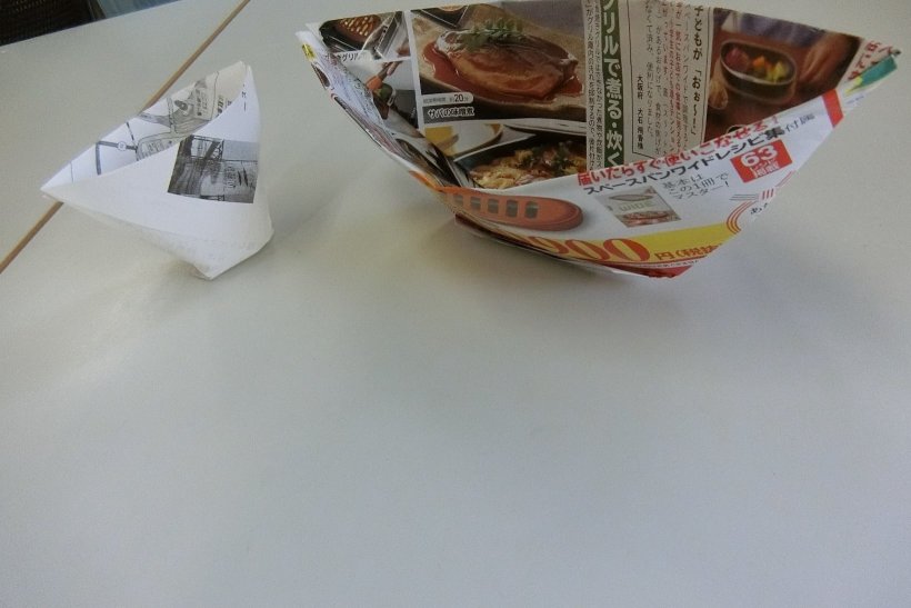 非常用のお皿とコップの写真