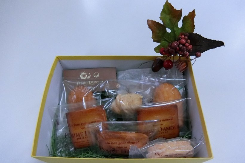 箱にはいったお菓子