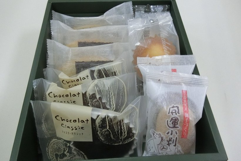 お菓子の詰め合わせ