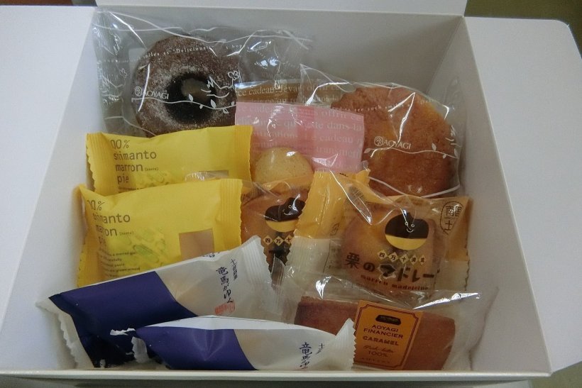 お菓子の詰め合わせセット