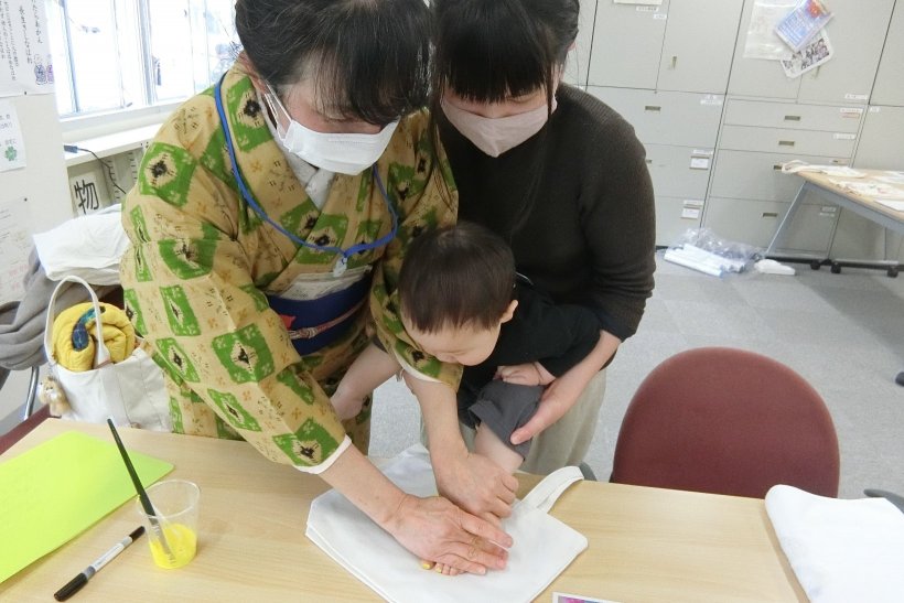 足形をとっている写真