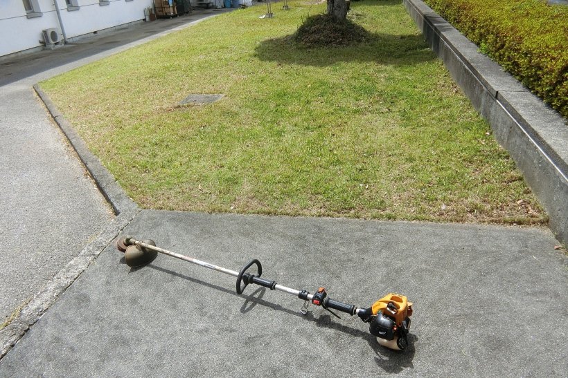 草払い機