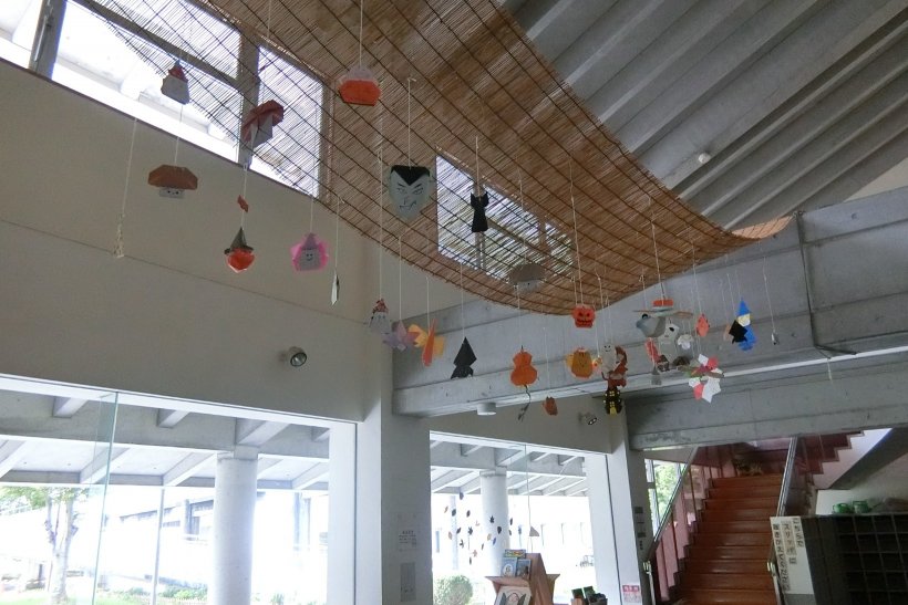 ホールの秋の飾り