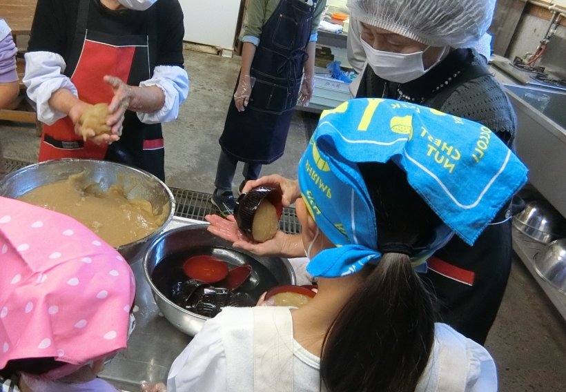 こんにゃくを丸くする