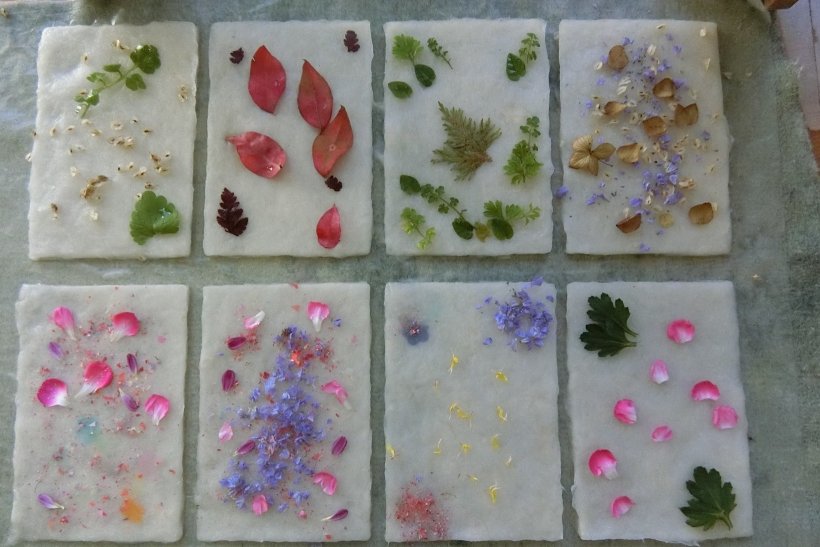 飾り付けをした和紙