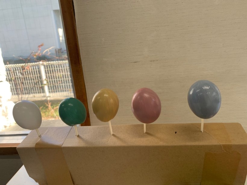 たまごの殻に色付け