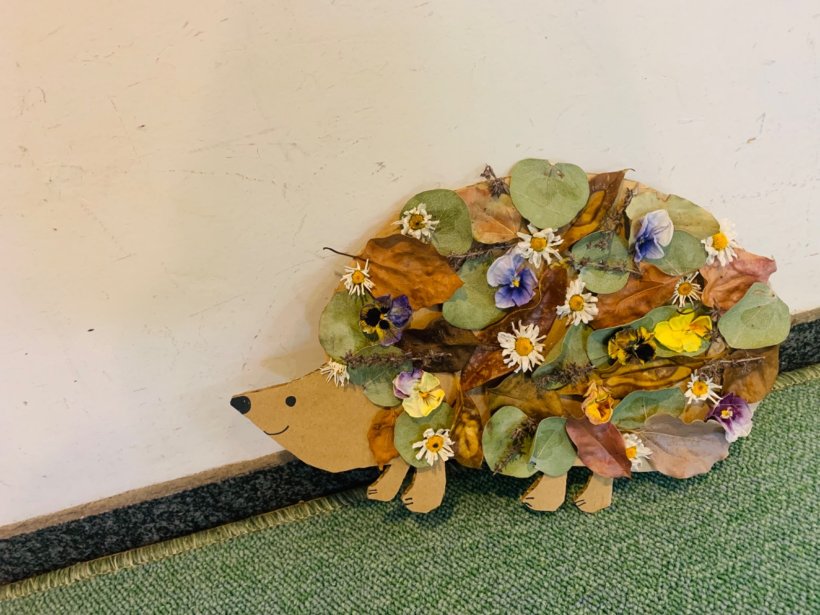 落ち葉で作ったハリネズミ