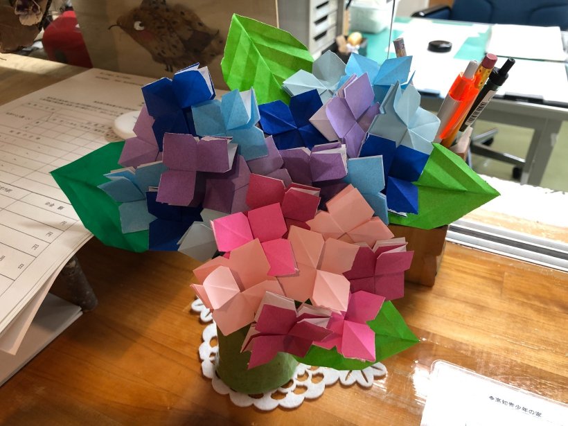 折紙で作ったアジサイ