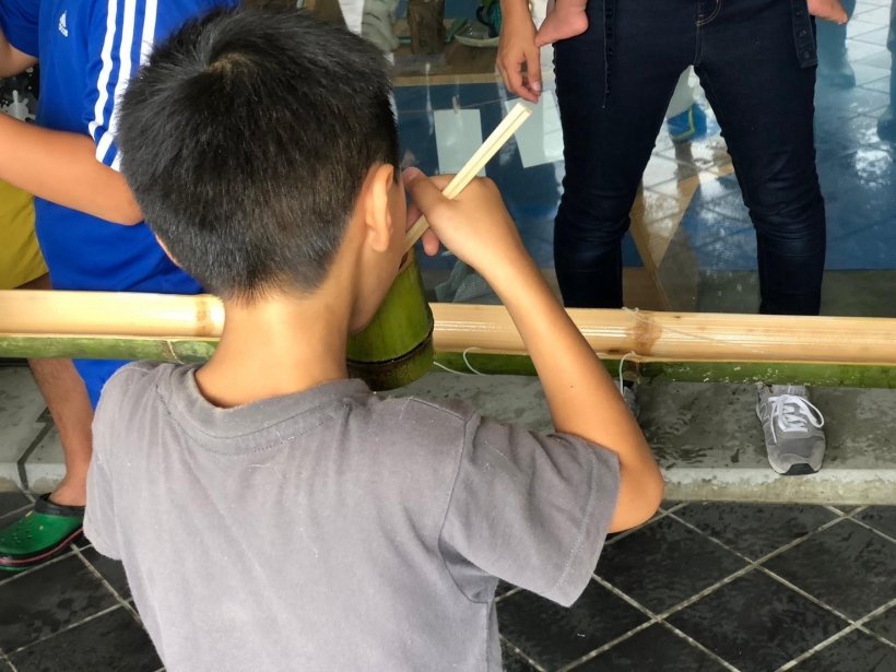 早速取れたようで食べています