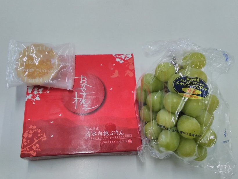 チーズケーキ、桃のプリン、シャインマスカット