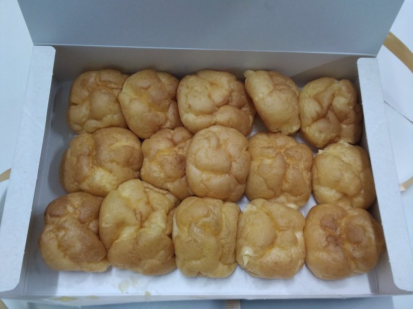 箱に入ったシュークリーム