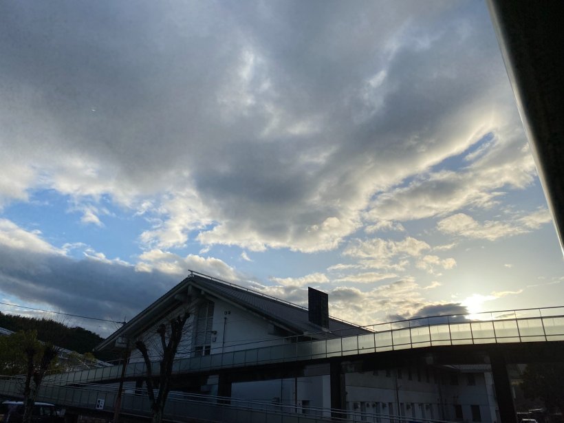 雲と建物