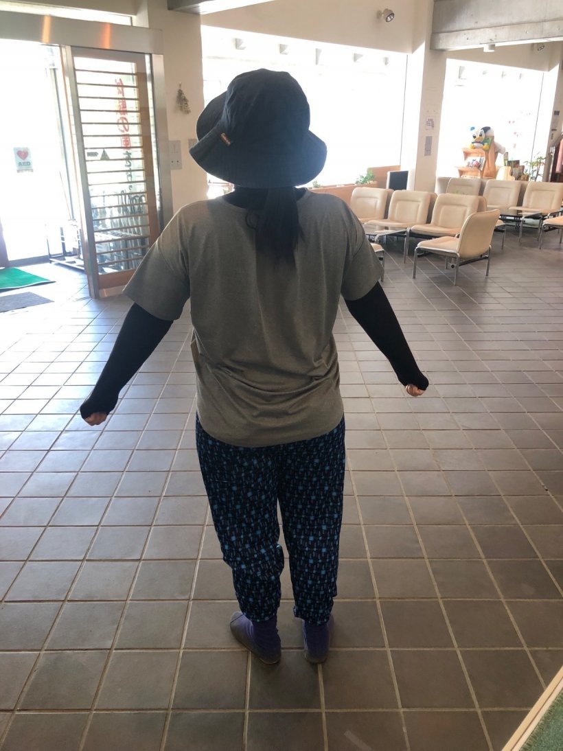 草引きをする準備をした職員