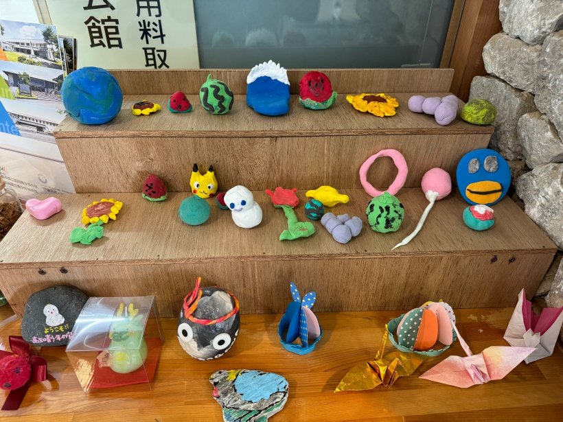 出来上がった作品が飾られている