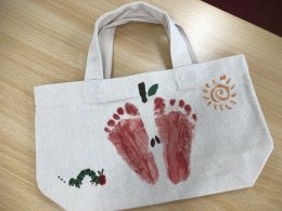 リンゴのデザインのトートバッグ