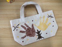 木のデザインのトートバッグ