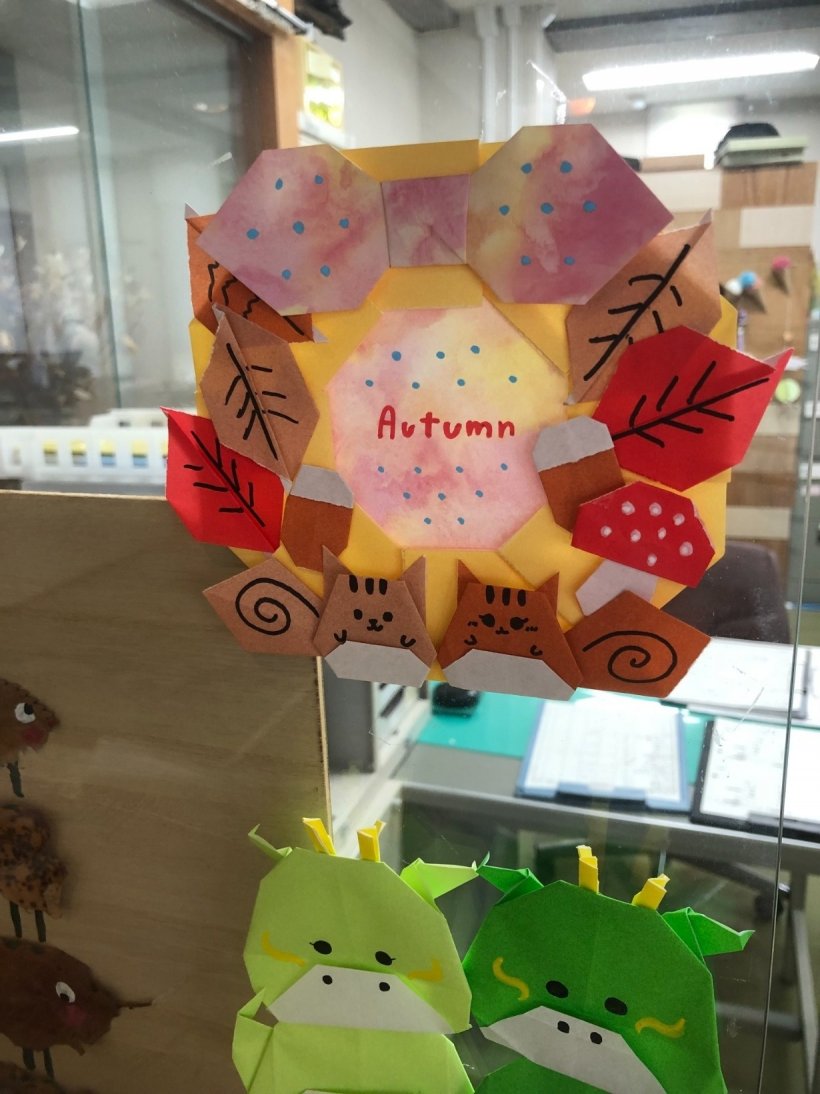 折り紙で作った秋のリース