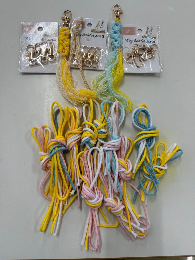 束ねた紐と金具