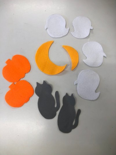 ハロウィンのために作成している飾り