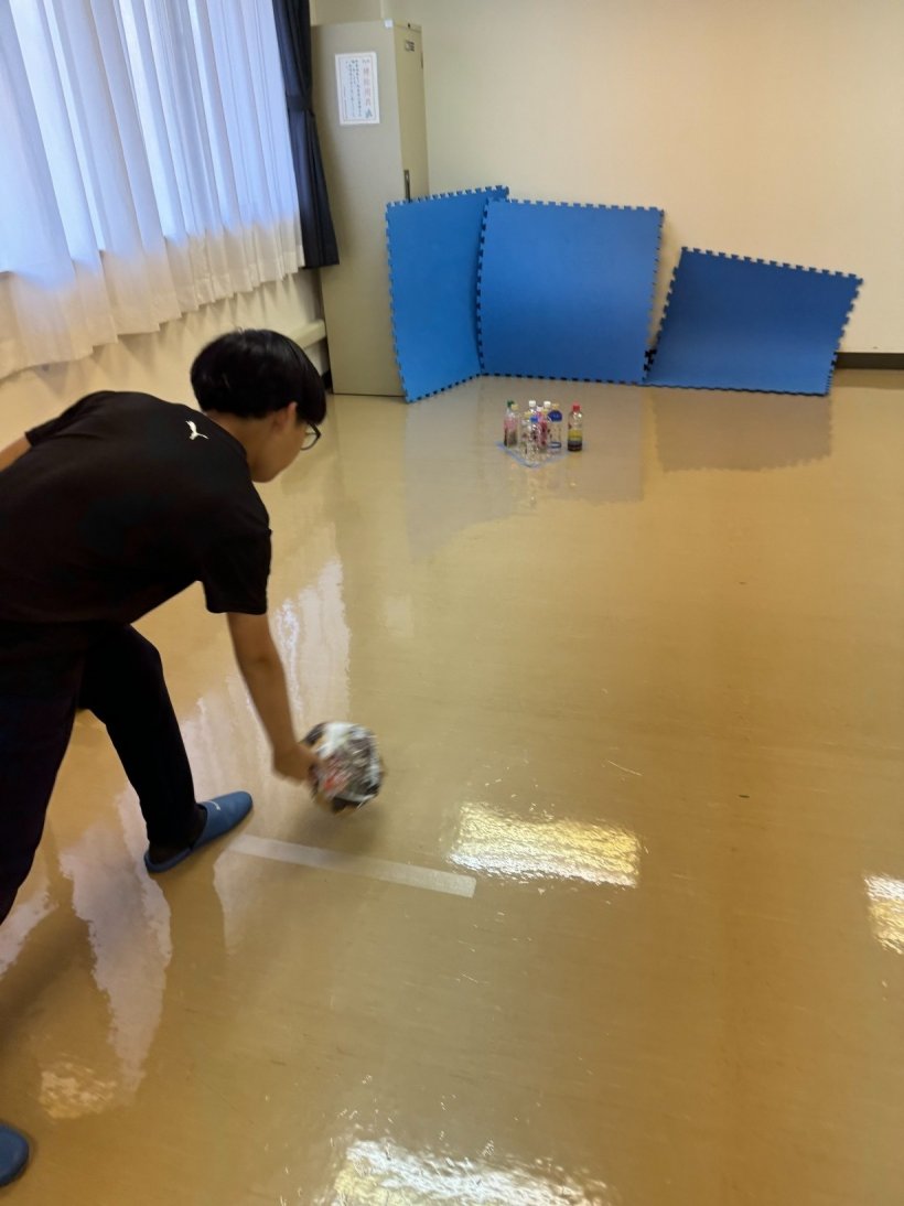 ボールを投げている