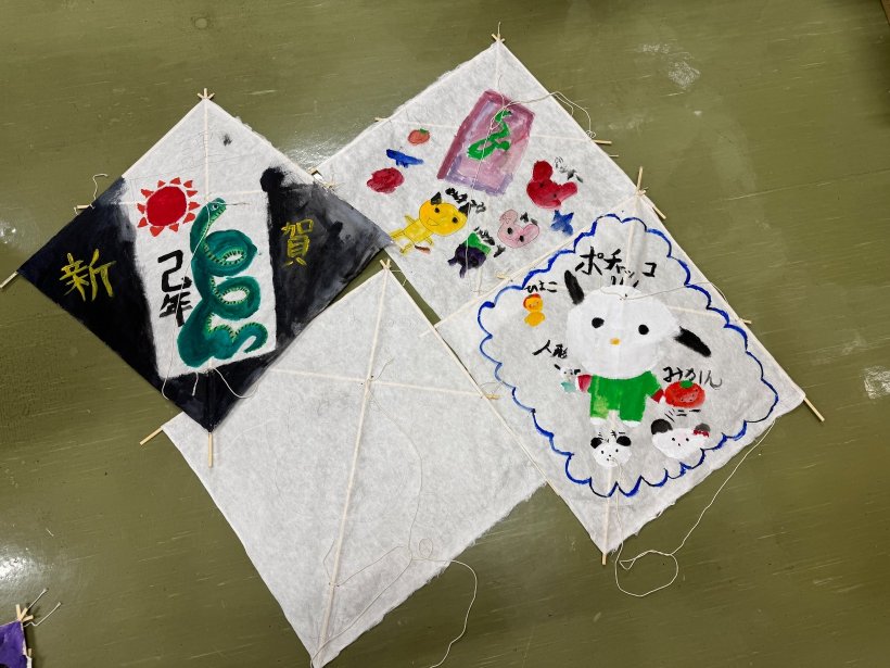 竹もつけた3つの凧