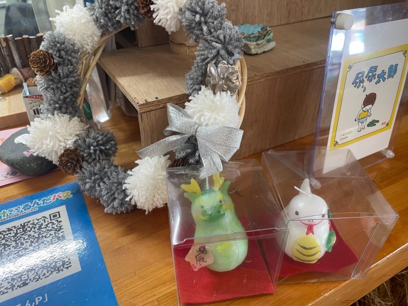 受付の龍とヘビのキャンドル