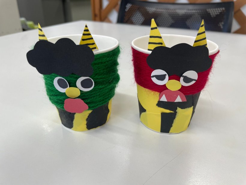 紙コップでできた鬼