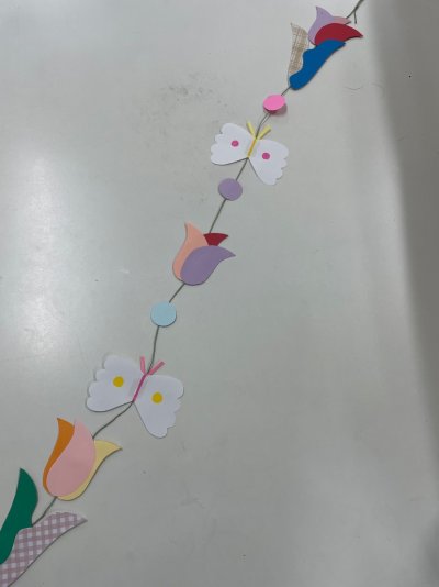 チューリップと蝶のガーランド