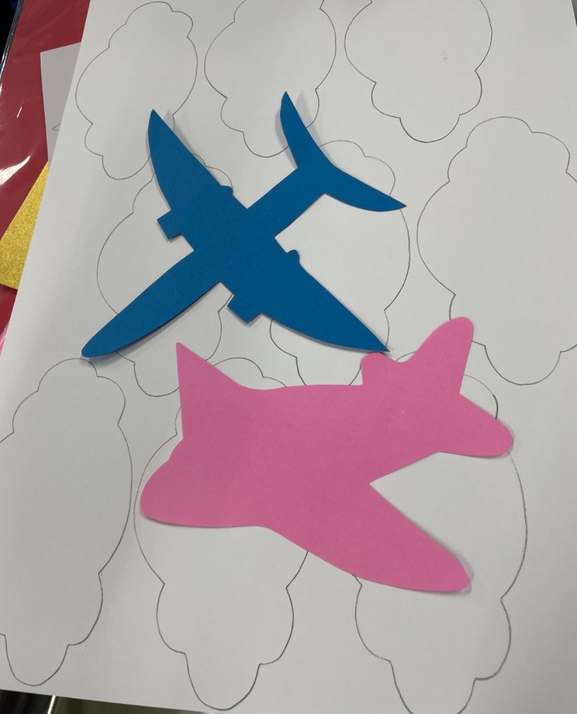 画用紙の紙ひこうき