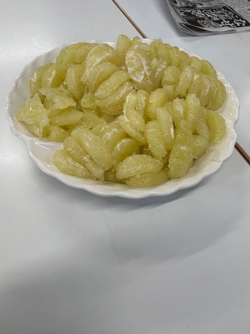 お皿にならんでいる文旦