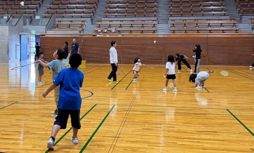 バドミントンの練習中