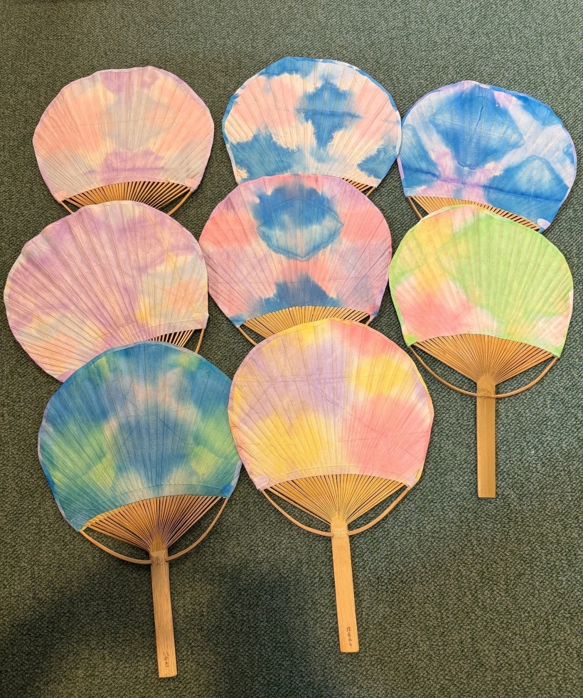 8つのオリジナルのうちわ