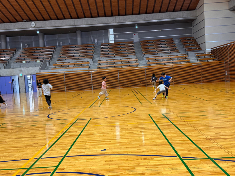 しっぽ取りをしている