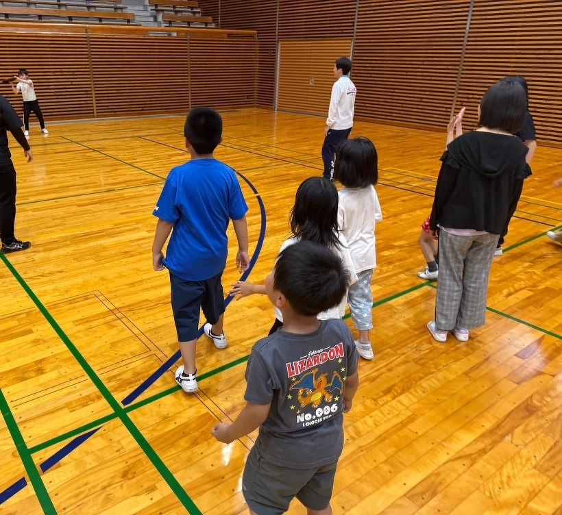 ドッチビーをしている