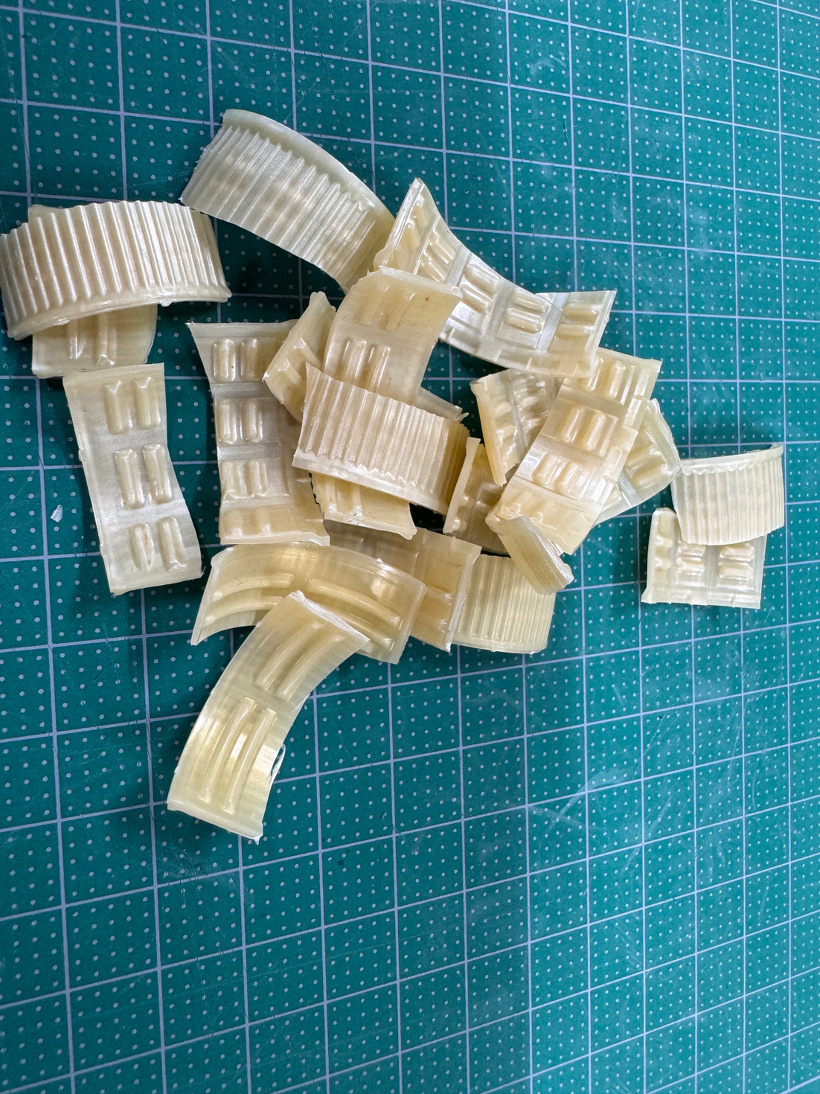 細かくなったふた