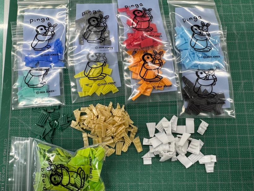 色別に袋に入っている