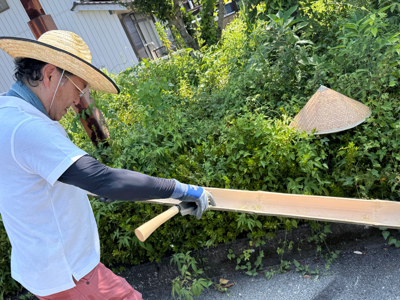 竹を削っている！