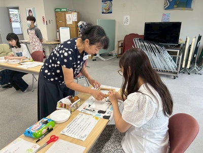 もくもくと作業に集中する参加者