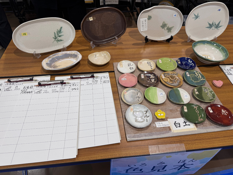 色見本を机に置いている