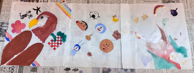 和紙に絵を描いて塗ったものが3枚ある