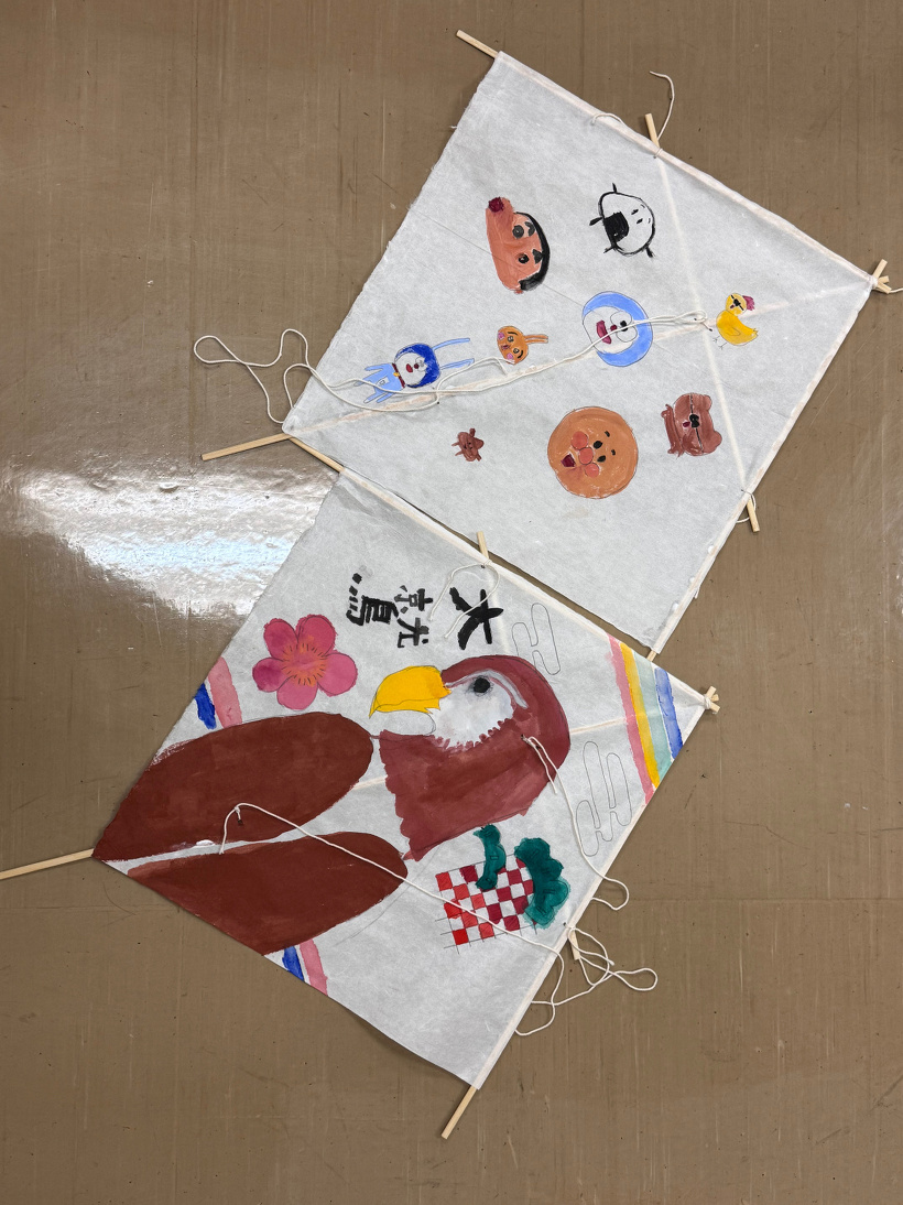 完成した2つの凧