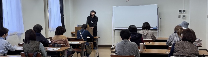 ハーブの勉強をしている