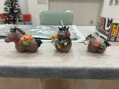 先生が作った3つの馬のキャンドル