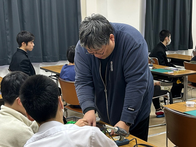 講師の今村先生が教えている様子