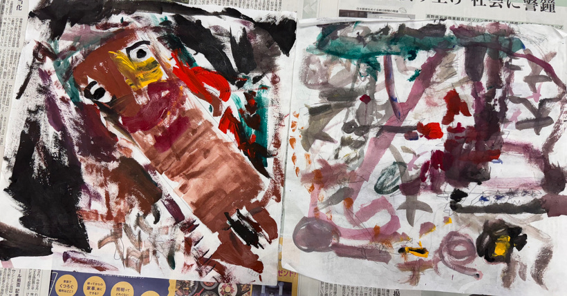 色を塗った2つの和紙