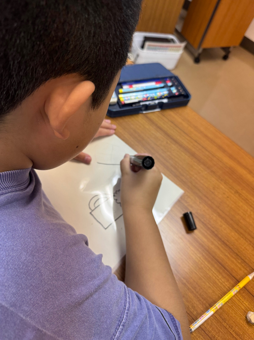 マジックでなぞっている